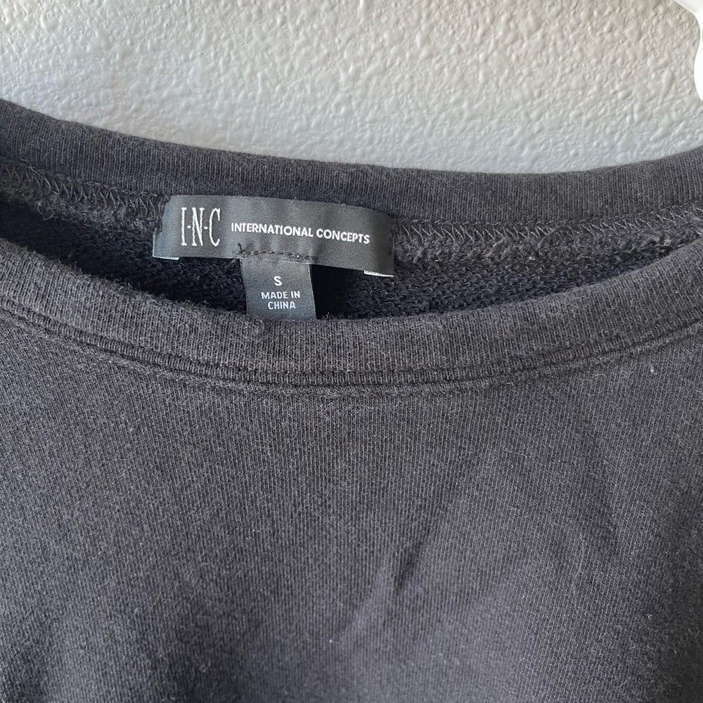 3/$20 Black Cropped Top - Picture 2 of 3